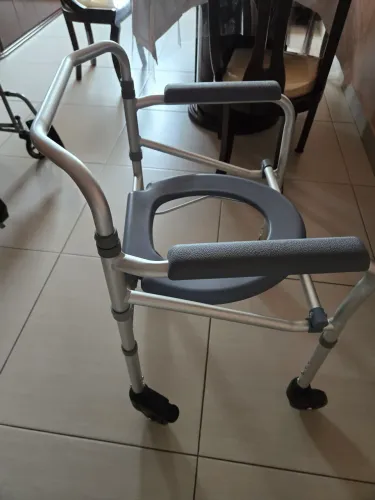 Cadeira De Banho Hidrolight Dobrável Alumínio Com Rodas Até 100kg