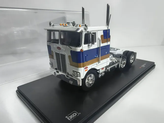 Miniatura Caminhão Peterbilt 352H 1/43