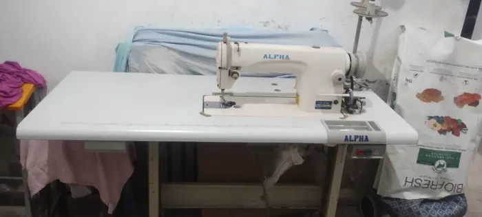 Máquina de Custura Industrial Reta ALPHA.