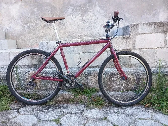 Bicicleta Mountainbike Caloi Aluminum - Tamanho 18" Aro 26 / 24 marchas