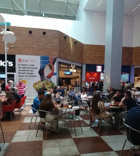 Restaurante na praça de alimentação do shopping