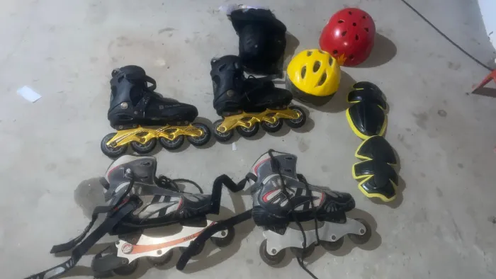 Kit Patins Completo - 2 Pares + 2 Capacetes + Kit de Proteção