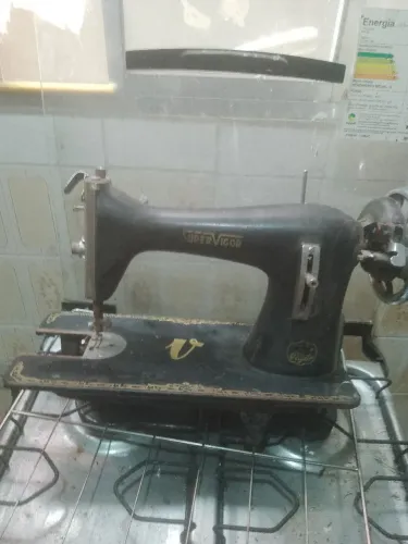Máquina de costura vigorelly antiguidade colecionador