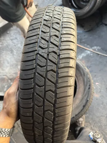 01 Pneu ARO 17 145/70 R17 106M MAXXIS M9700S Temporário, 70% vida útil