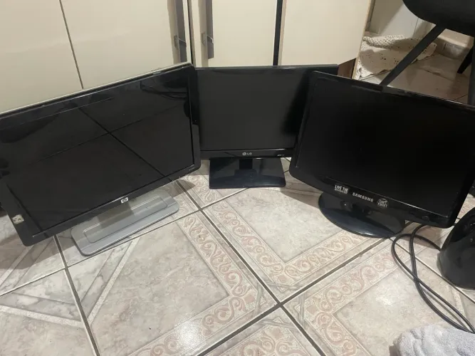 Monitores e etc?Desapegando pra sair logo