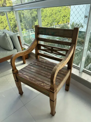 Cadeira madeira de demolição (móveis do bem)