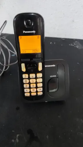 Telefone sem fio Panasonic com pilhas recarregaveis e fonte 110v
