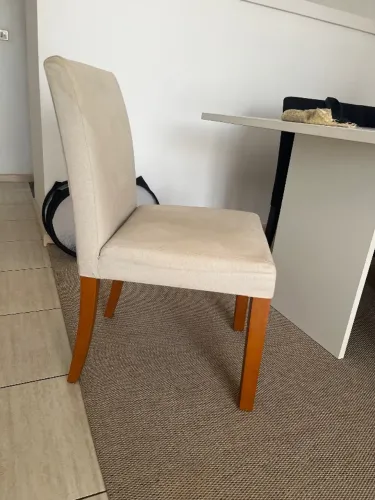 Duas cadeiras de jantar