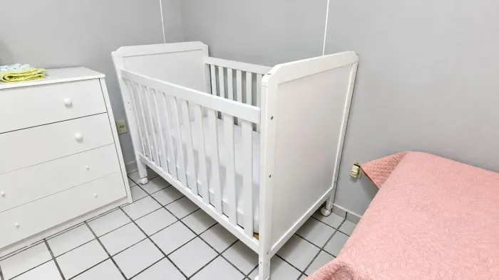 Berço americano que vira cama + colchão