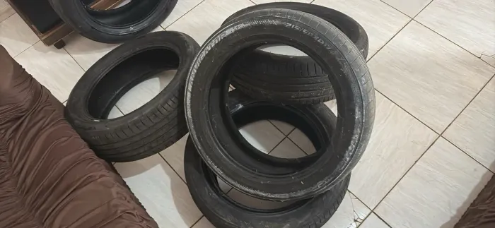 2 PARES DE PNEUS - 4 PNEUS