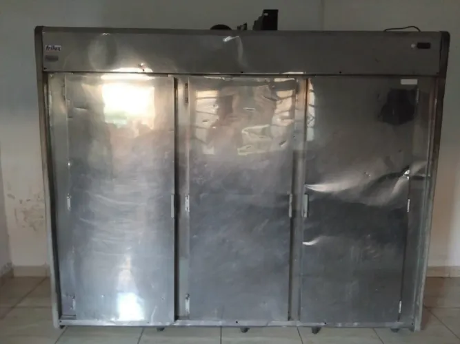 Refrigerador Comercial 3 portas FRILUX