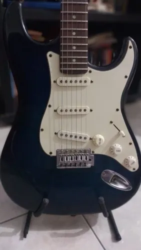 Guitarra Memphis by Tagima Stratocaster Azul + Pedaleira Behringer XV AMP 1 - Excelente