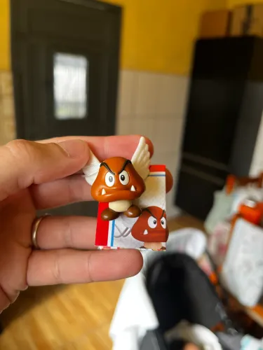 Mario Kinder Ovo Goomba