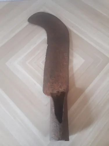 Foice rural antiga foi muito usada 