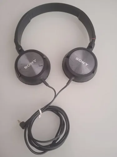 Fone com fio original Sony modelo MDR-ZX300 funcionando