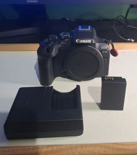 Canon R10 