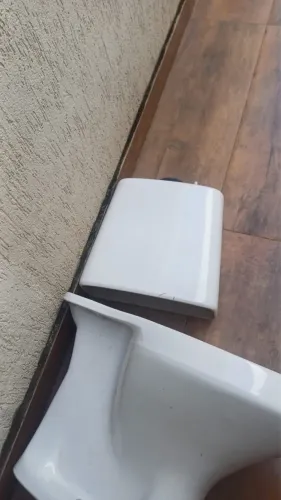 Vaso sanitário com caixa acoplada DECA