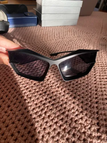 Óculos de Sol Moderno Motomami