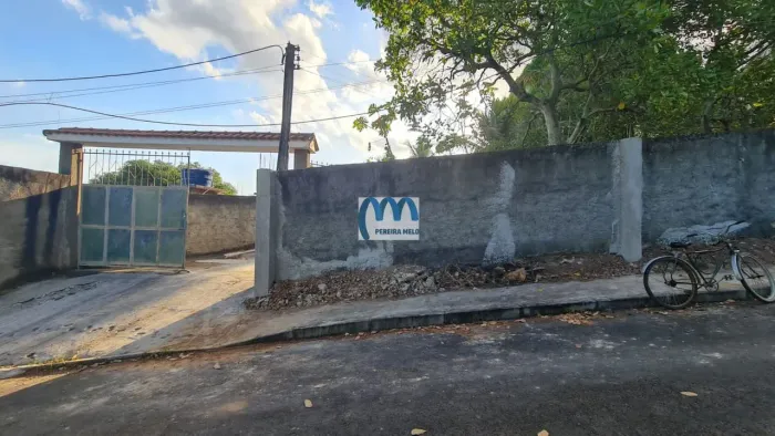 Vendo Sítio todo murado, várias árvores frutíferas.