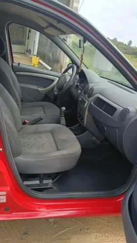 Ano 2010/2011 o carro é um carro básico eu tou vendo <br>Bás1co <br>IPVA pago <br>Básico <br>IPVA pago