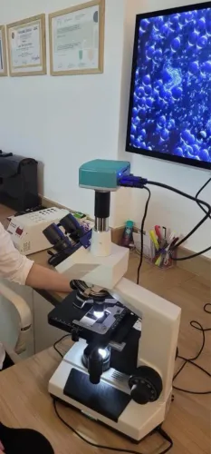 Microscópio de campo escuro