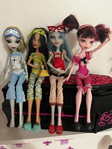 DEAD TIRED MONSTER HIGH LOTE COM CAIXÃO 