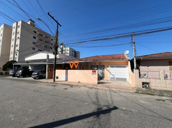 Casa à venda em Barreiros, com 300m² de área construída em São José SC