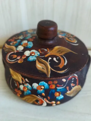 Porta Joias Anos 70  Pintado a mão  em cerâmica      100 % peça única .  