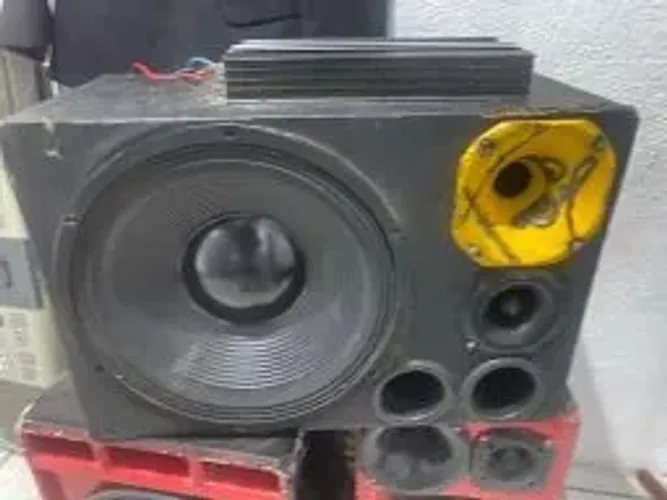Som automotivo Caixa trio