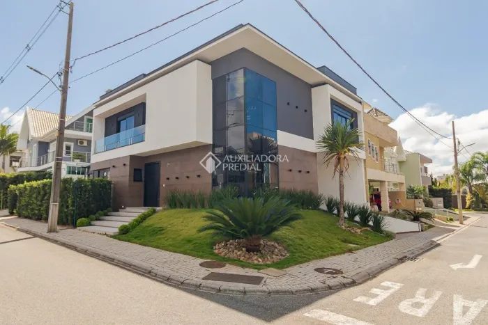 CASA NO CONDOMÍNIO PLAZA MADRID - NEOVILLE - 4 SUÍTES - 5 VAGAS DE GARAGEM