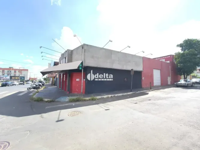 Comodo Comercial com 2 quartos disponível para locação no bairro Umuarama em Uberlândia-MG