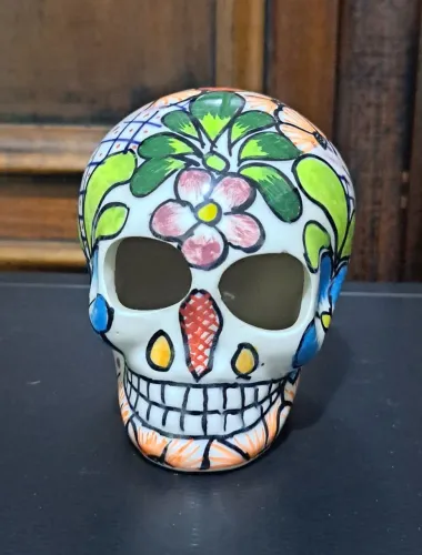 Lindo crânio mexicano Dia dos Mortos em porcelana 