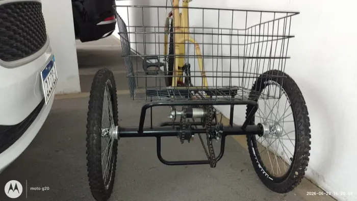 Bicicleta triciclo semi novo