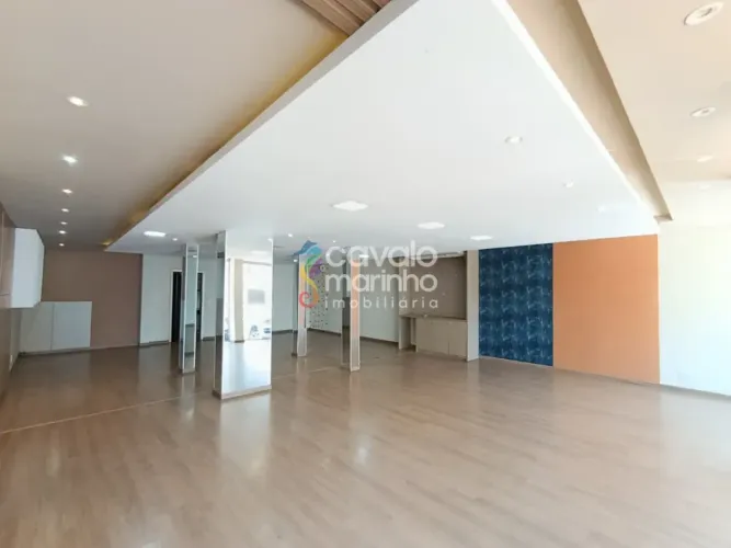 Ponto comercial para alugar com 3 quartos e 3 vagas, 245m² - Centro.
