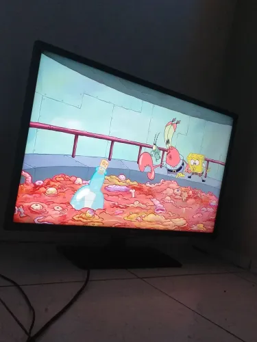 Vendo TV 39 POLEGADAS SMART ANTIGA 