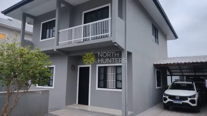 2 Casas à venda com piscina e área de festa no bairro Espinheiros, Joinville, SC