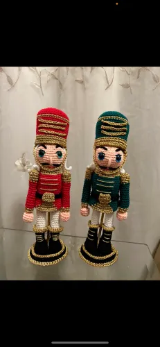 Quebra Nozes em Amigurumi