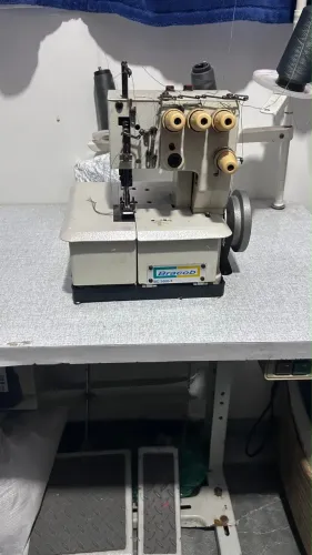Vendo máquina colarete/galoneira.