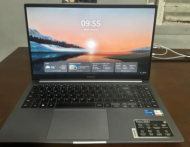 Notebook Galaxy book 4 i5 13th 8gb ram ssd 256 Intel graphics Iris Xe