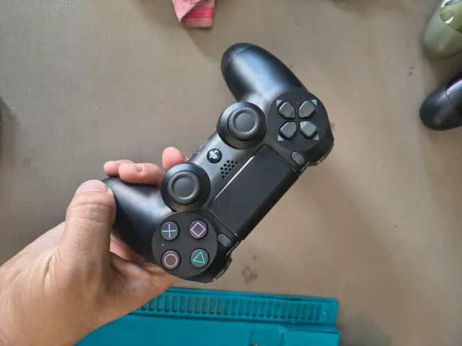 Controle de PS4 original 130$ não tem marcas de usos faço entrega