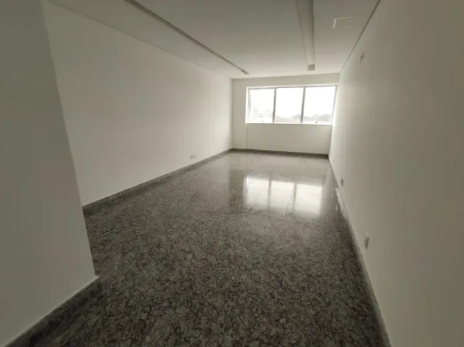 Sala è venda no bairro Vila da Serra