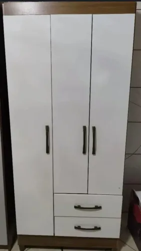 Guarda roupa pequeno