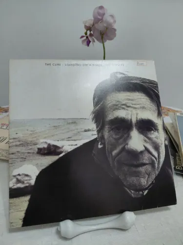 LP Standing on a Beach: The Singles - The Cure - Vinil Rock