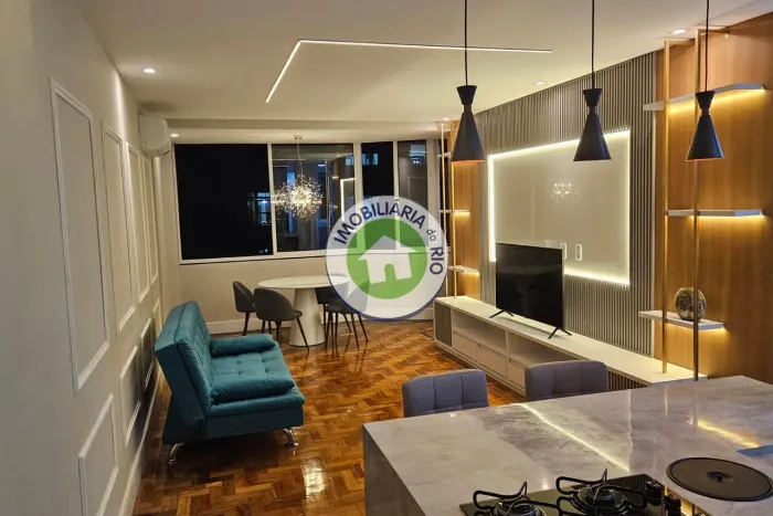 Apartamento à venda em Copacabana-RJ: 4 quartos, 1 suíte, 2 salas, 3 banheiros e 110m² de 