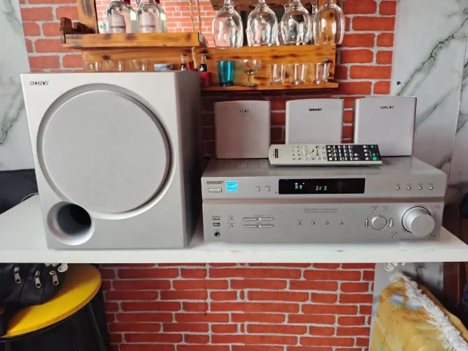 Home theather Sony 5.1 com subwoofer e controle tudo ok. leia