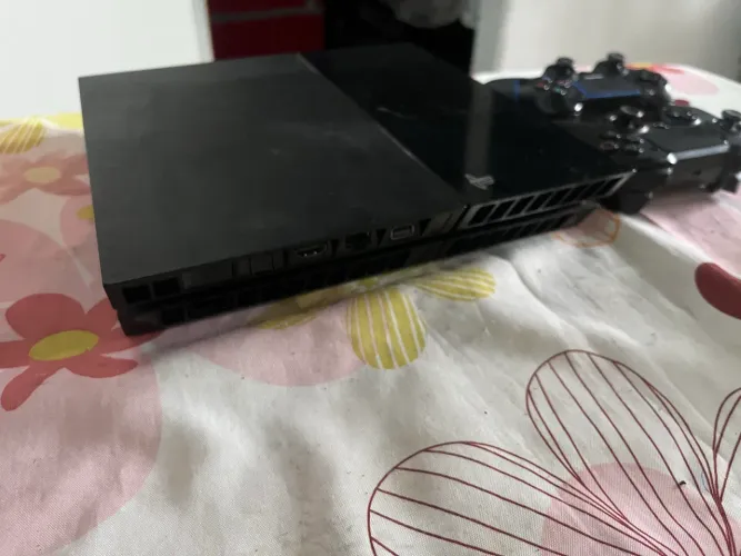 ps4 desbloqueado dois controles