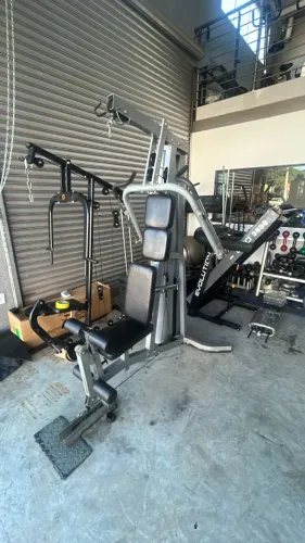 M- ESTAÇÃO DE MUSCULAÇÃO SEMINOVA DE ALTO PADRÃO. TREINE COMO PROFISSIONAL. OPORTUNIDADE!