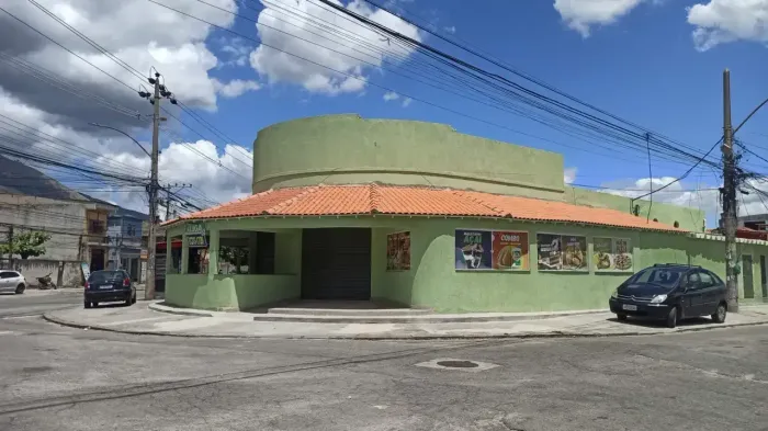 Alugo ou vendo espaço comercial 319m² para Padarias Sacolão Comércios em Geral Estr Realen