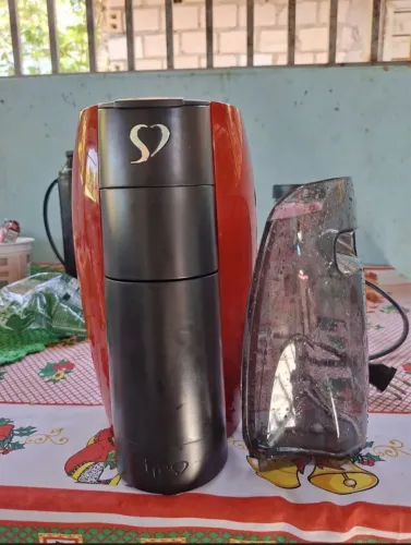 Cafeteira Elétrica - Vermelha e Preta R$400,00