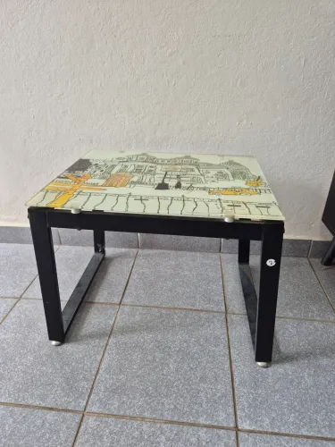 Mesinha de canto retrô